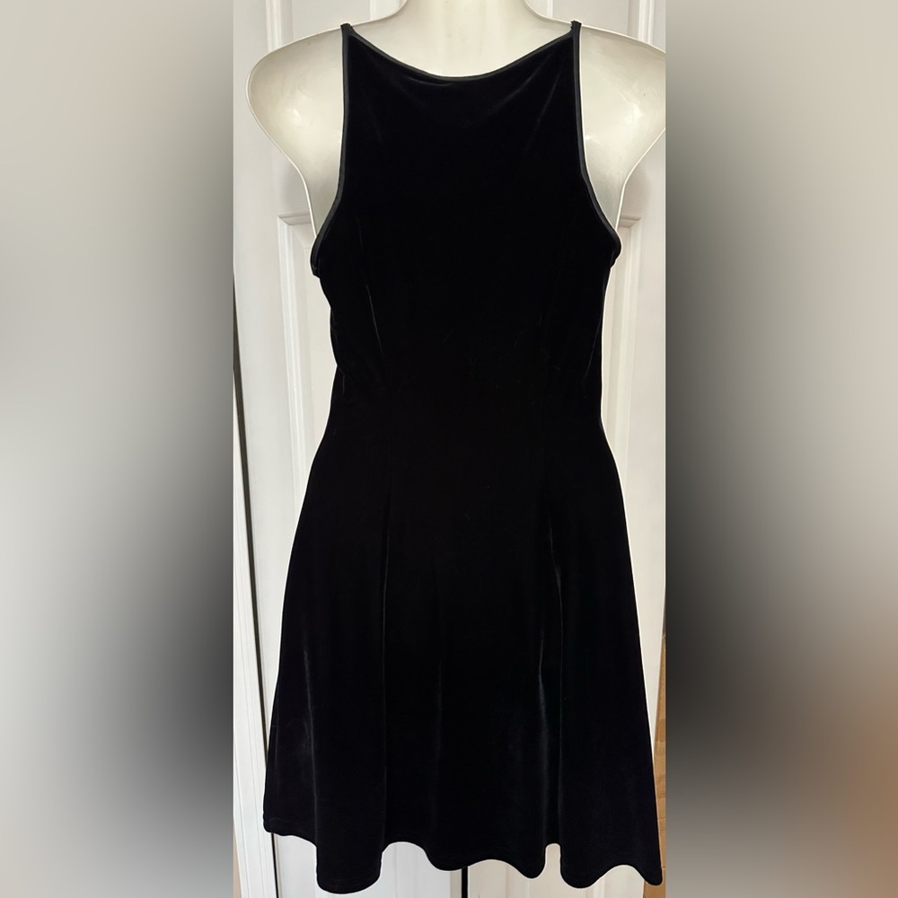Vintage Jessica McClintock black “crushed velvet” w/rhinestone accent, size 3/4